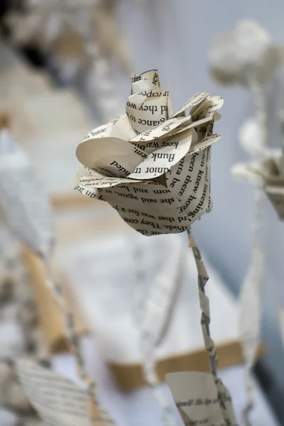 Exposição de flores artísticas feitas de papel no Millennium Centre i — Fotografia de Stock