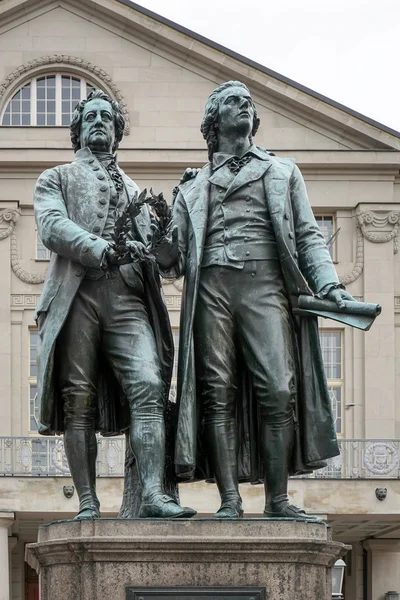 O monumento Goethe e Schiller em Weimar Alemanha — Fotografia de Stock