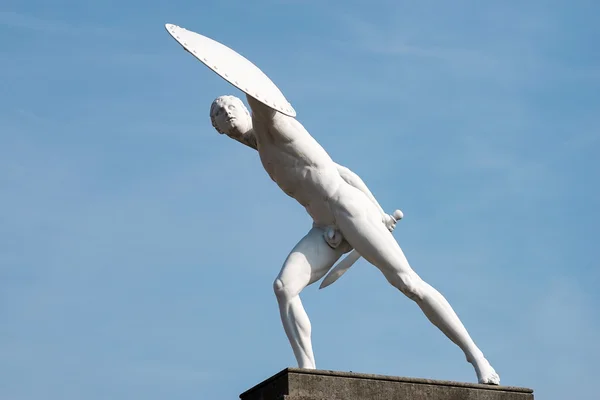 Estátua de um guerreiro nu masculino no Palácio Charlottenburg em B — Fotografia de Stock