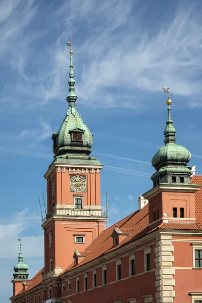 Det kungliga slottet i gamla stan torget i Warszawa — Stockfoto