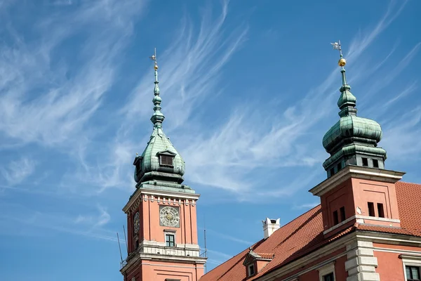 Královský hrad na starém náměstí trh ve Varšavě — Stock fotografie