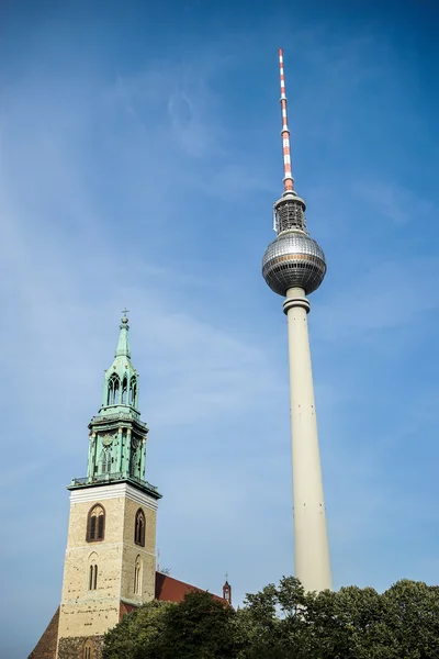 Θέα προς το Τηλεοπτικός πύργος Βερολίνου στο Βερολίνο — Φωτογραφία Αρχείου