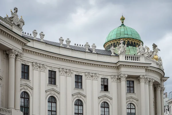 Hofburg na Heldenplatz w Wiedniu — Zdjęcie stockowe