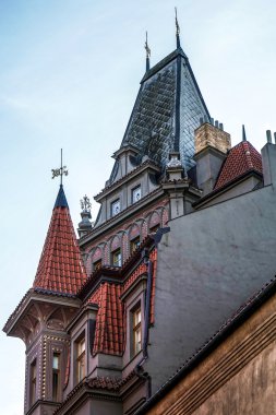 Restoran U dik dik Synagogy Pragu içinde konut bina süslü
