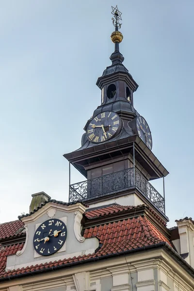 Turmspitze des jüdischen Rathauses in Prag — Stockfoto
