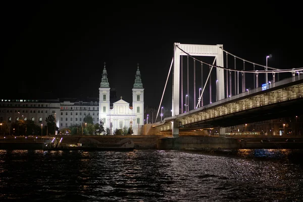 Szent Anna Templom upplyst på natten i Budapest — Stockfoto