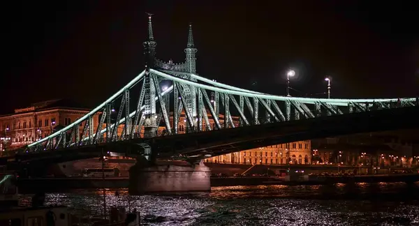 Liberty Bridge illuminated at night in Budapest — Stock Photo, Image