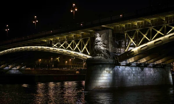 Margaret Bridge illuminated at night in Budapest — Stock Photo, Image
