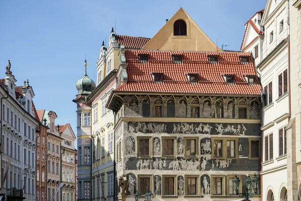 Zeer ingericht appartementenblok in Praag — Stockfoto