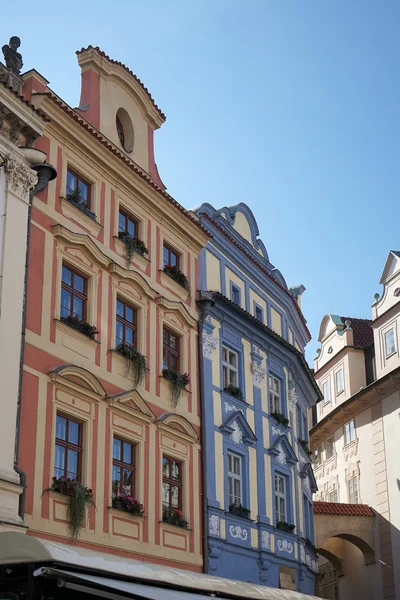 Bloques de apartamentos muy decorados en Praga —  Fotos de Stock