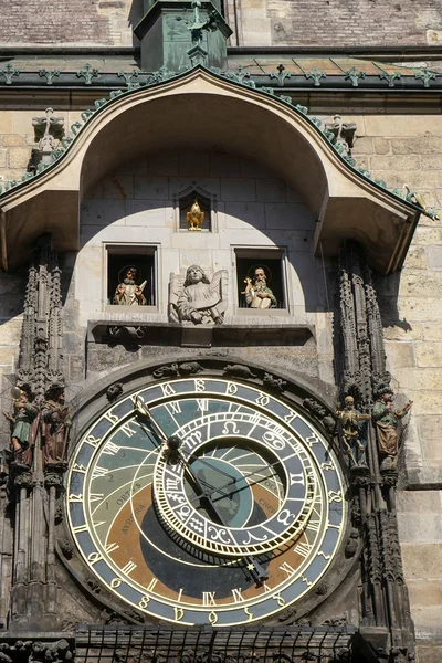 Reloj astronómico en el Ayuntamiento de la Ciudad Vieja de Praga —  Fotos de Stock