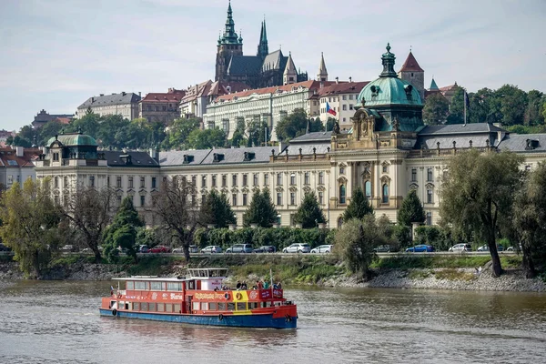 Widok z mostu Cechuv w Pradze — Zdjęcie stockowe