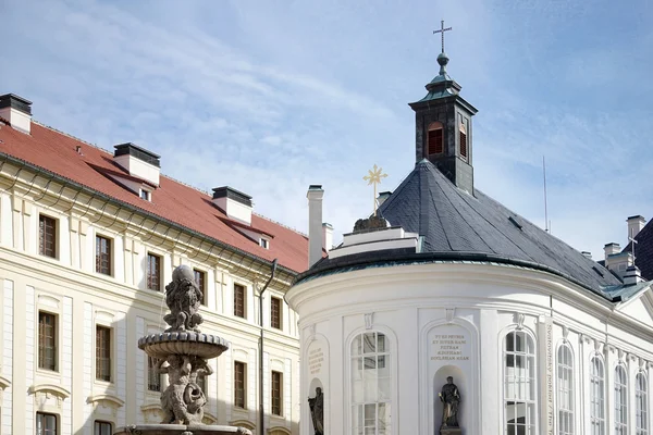 Heilig-Kreuz-Kapelle im Burgbereich von Prag — Stockfoto