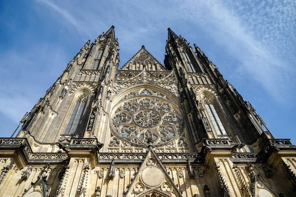 Spires de la Catedral de San Vito en Praga — Foto de Stock