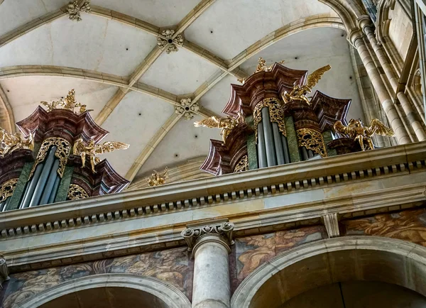 Vue intérieure de la cathédrale St Vitus à Prague — Photo