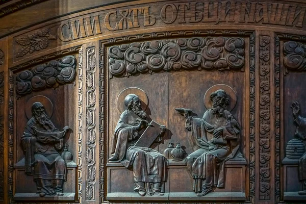 Detail van een houten paneel binnen St Vitus Cathedral in Praag — Stockfoto