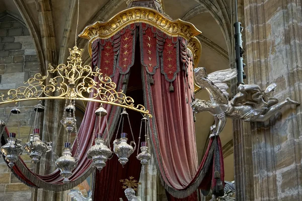 Detalhe do túmulo de prata de São João de Nepomuk em São Vito Cath — Fotografia de Stock