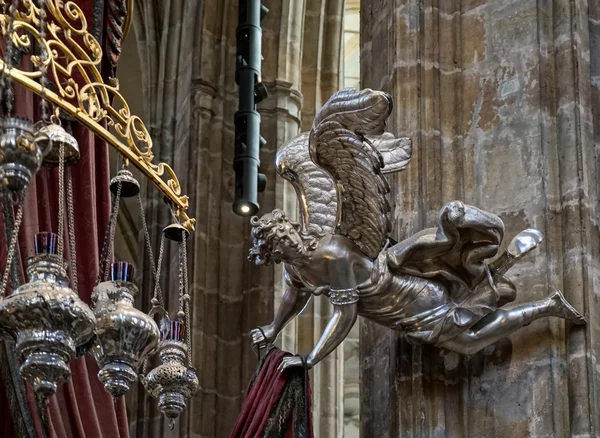 Detail stříbrné hrobka svatého Jana Nepomuckého v katedrále svatého Víta — Stock fotografie