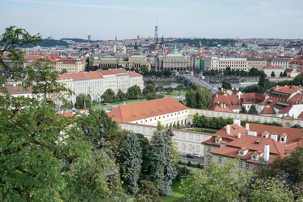 查看从对布拉格城堡入口 — 图库照片