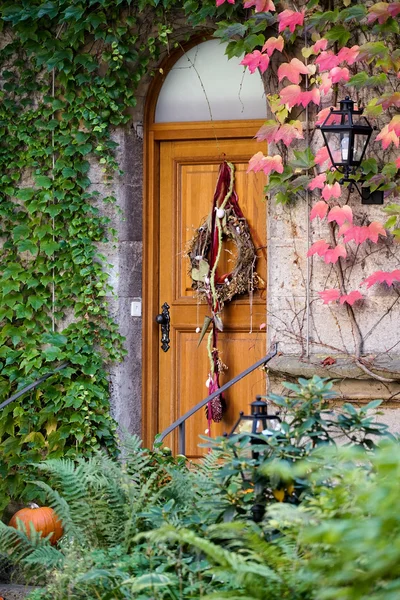 Restauranttür im Schlossgarten in Rothenburg — Stockfoto