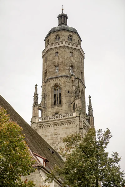 Vista de Daniel Tower la torre de la iglesia de St Georges en Nordlinge — Foto de Stock