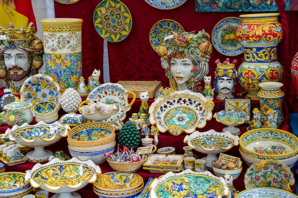 China for sale on a market stall in Bergamo — Stock Photo, Image