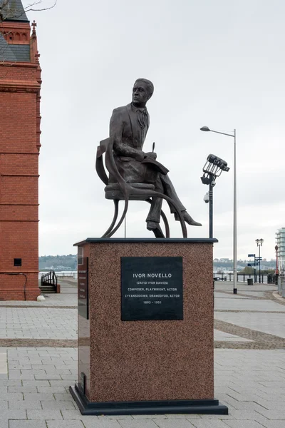 Перегляд статуєю честь місті Ivor Novello — стокове фото