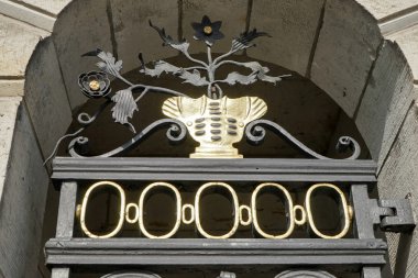 Berlin Humboldt Üniversitesi'nde süs kapısı