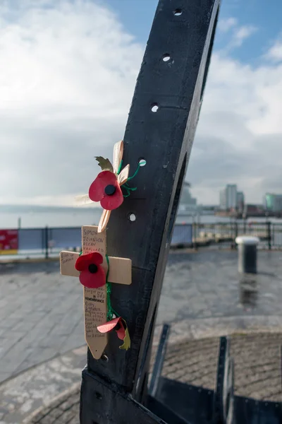 Gedeeltelijke weergave van de handelaar zeevarenden War Memorial in Cardiff — Stockfoto