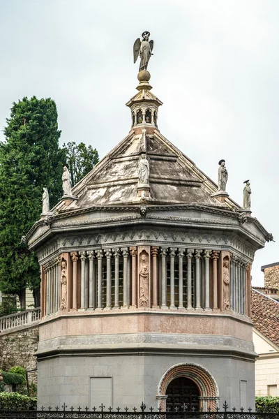 チッタ アルタ ベルガモのサンタ・マリア ・ マッジョーレ大聖堂の洗礼堂 — ストック写真
