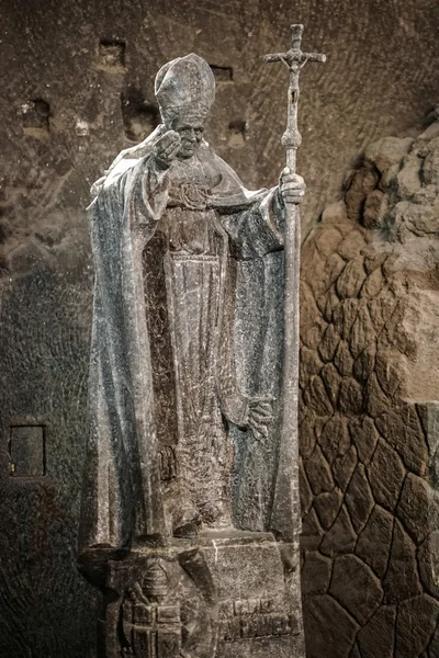 Statua di Papa Giovanni Paolo II nella miniera di sale di Wieliczka — Foto Stock