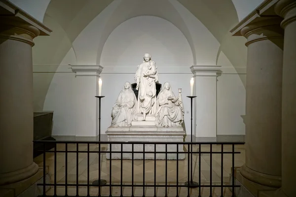 Staty i kryptan i Berlin domkyrka — Stockfoto