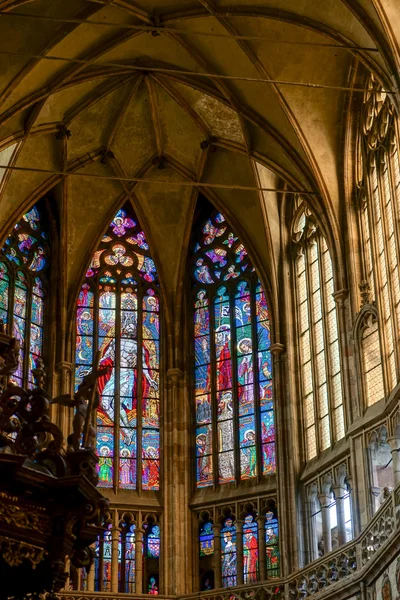 Vidriera en la Catedral de San Vito de Praga — Foto de Stock