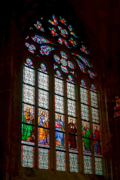 Stained glass window in St Vitus Cathedral in Prague — Stock Photo, Image