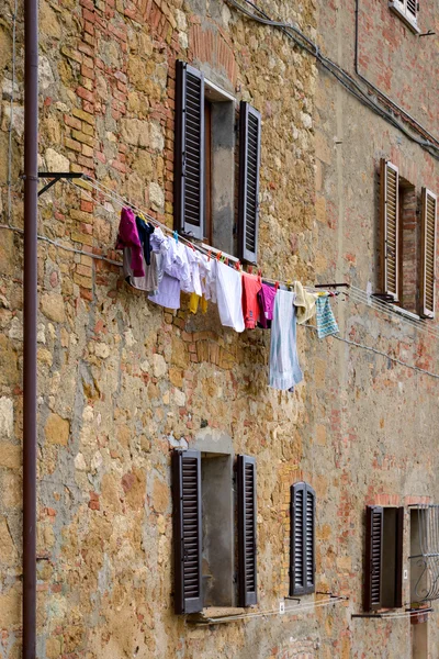 Washing on the line in Pienza — Stock Photo, Image