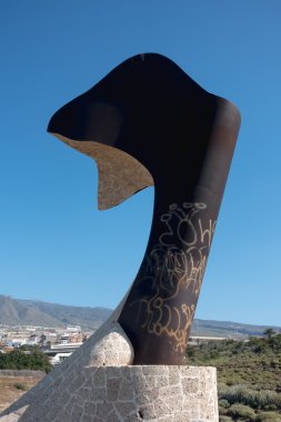 Roberto Martinon Playa San Juan on yukarıda heykelini Alcaravan