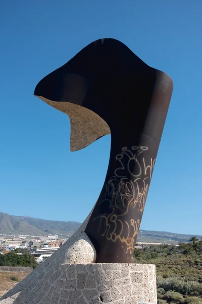 Alcaravana escultura por Roberto Martinon acima Playa San Juan Dez — Fotografia de Stock
