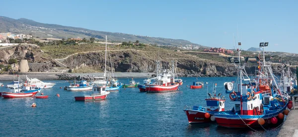 Barche ormeggiate nel porto di San Juan Tenerife — Foto Stock