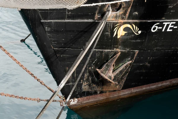 Частичный вид яхты, пришвартованной в гавани Лос-Кристианос Тенери — стоковое фото