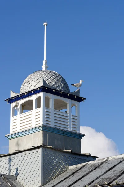 Башня на Истборнском пирсе — стоковое фото