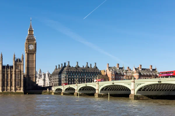 Big ben ile Westminster Köprüsü — Stok fotoğraf