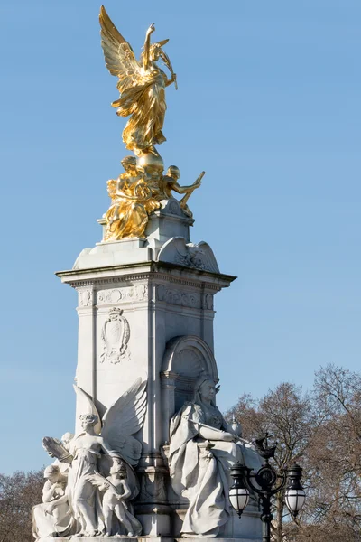 Memorial Victoria fora do Palácio de Buckingham — Fotografia de Stock