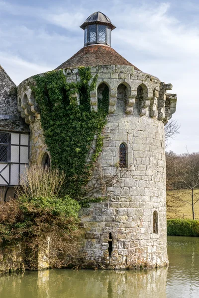 View of  a building on the Scotney Castle Estate — Stock Photo, Image