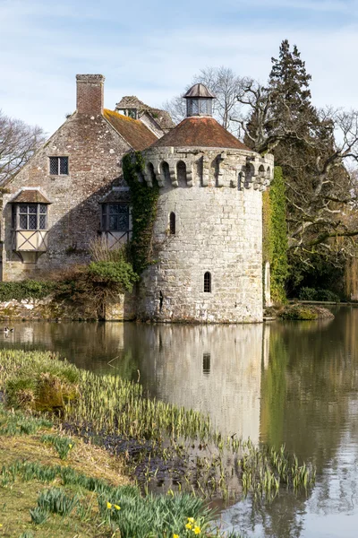 View of  a building on the Scotney Castle Estate — Stock Photo, Image