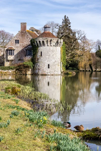 View of  a building on the Scotney Castle Estate — Stock Photo, Image