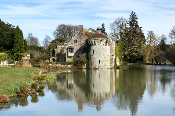 Pohled z budovy na panství hradu Scotney — Stock fotografie