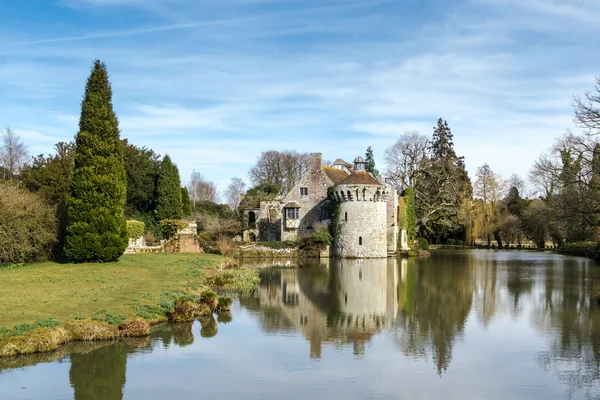 Pohled z budovy na panství hradu Scotney — Stock fotografie