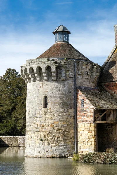 View of  a building on the Scotney Castle Estate — Stock Photo, Image