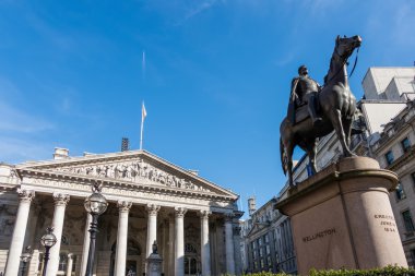 Royal Exchange ve Wellington Londra'nın heykeli görünümü