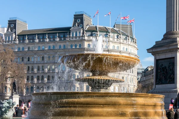 Fontanna na placu Trafalgar Square — Zdjęcie stockowe